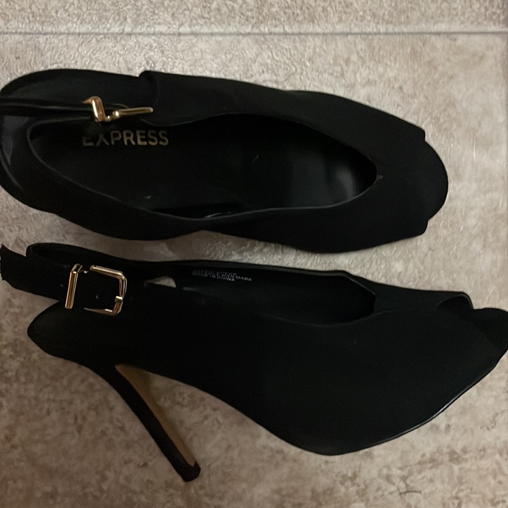 Express Heels - Picture 2 of 2
